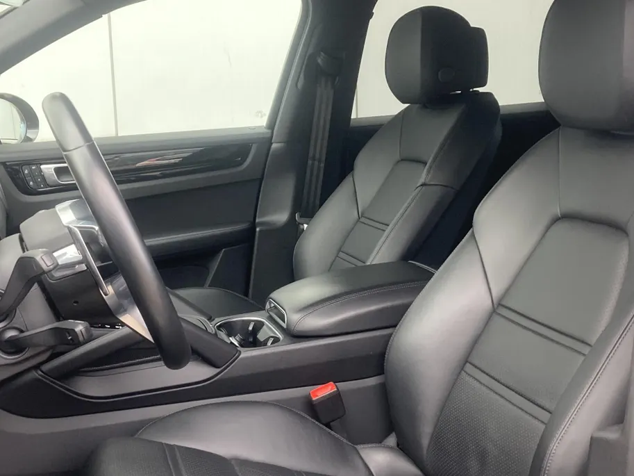 Porsche Cayenne 3.0 E-Hybrid 340KW met Panoramadak