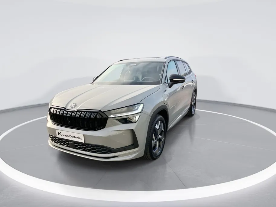 Škoda Kodiaq Sportline Business 1.5 TSI PHEV 150 kW / 204 PK | Steel Grey | 19'' tirsuli aero velgen | Trekhaak wegklapbaar | 4000,- inruilvoordeel!!