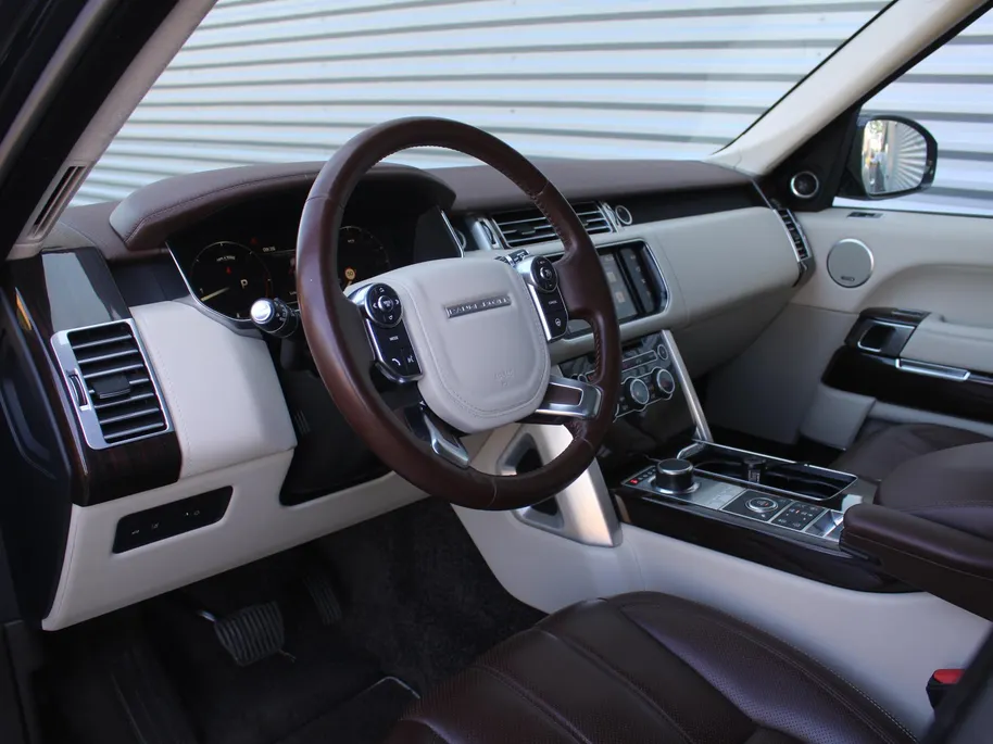 Land Rover Range Rover 4.4 SDV8 Autobiography | Uniek 4.4 V8 | Nieuwstaat | Elek. trekhaak | Luchtvering | Stuur-/voorruit-/stoelverwarming + ventilatie | Massage-/geheugenstoelen | Leer | Schuifdak | 360 Camera | 21' LM |