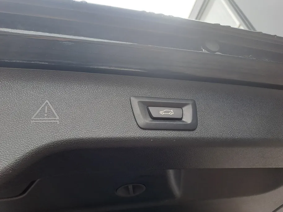 BMW 5 Serie Touring 530e xDrive M SPORT | Pano | Harman Kardon | 360 Camera | Head up | Elektrisch Wegklapbare Trekhaak | Voorstoelen verwarmd | Navigatie | Apple Carplay/Android Auto | Leer