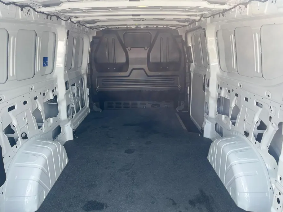 Ford E-Transit Cust. 320 L2H1 Trend 65 kWh Uit voorraad! | 0,99% rente Financial Lease | Driver Assistance Pack Premium | Trekhaak