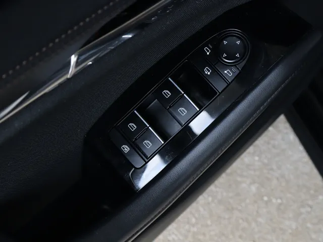 Mazda 3 2.0 e-SA-G Exclusive-line | Head-Up display | Camera