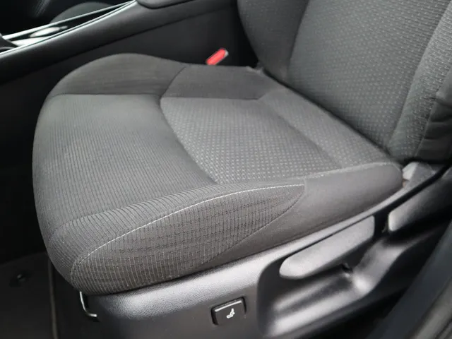 Toyota C-HR 1.8 Hybrid Style Ultimate Blindspot | Stoel en stuurverwarming | All seasons