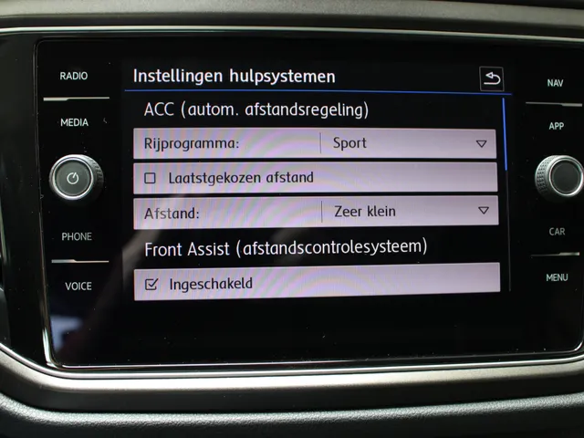 Volkswagen T-Roc 1.0 TSI Style | Airco | Navigatie | Trekhaak | PDC