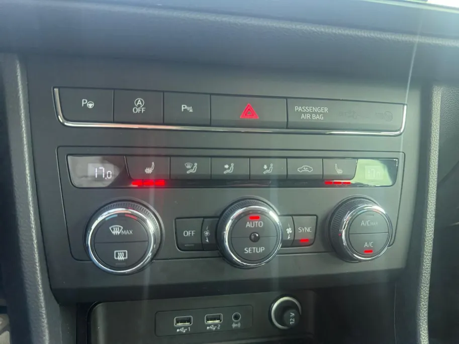 SEAT Ateca 1.5 TSI Style Business Intense | Automaat | Apple Carplay/Android Auto | Trekhaak | Climate Control | Adaptief Cruise Control | Stoelverwarming | Camera | Navigatie | Stuurbediening