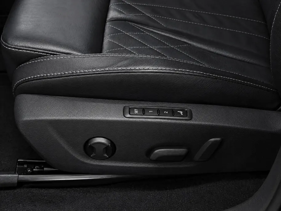 Škoda Octavia Combi 1.4 TSI 245pk DSG RS iV PHEV Business · SOH 94,5% · Camera · Wegklapbare Trekhaak · Elek. Voorstoelen · Stoelverwarming V+A · 19'' Inch · Apple/Android Car Play ·