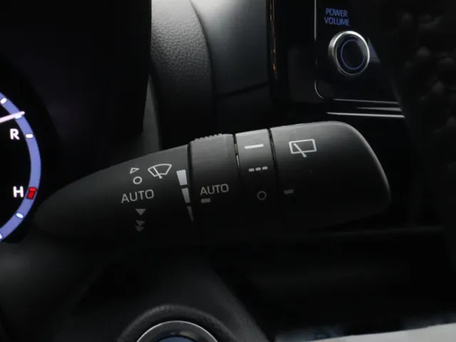 Toyota Yaris Cross 1.5 Hybrid Dynamic Trekhaak | Stoel en stuurverwarming | Parkeersensoren