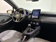 Renault Clio 90PK TCe GPF Techno | 9,3' Navi | Climate Control | Apple CarPlay/Android Auto | Camera | Cruise Control | Parkeersensoren | Full LED | Lichtmetalen Velgen | Digital Cockpit | Licht & Regen Sensor |