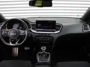 Kia ProCeed 1.5 T-GDi GT-Line | Trekhaak | Schuifdak | Stuur-/stoelverwarming | Camera | Dodehoek detectie | Telefoonlader | Cruise adapt. | 17' LM | LED |