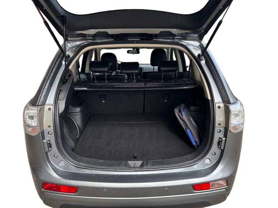 Mitsubishi Outlander 2.0 PHEV Instyle+ | Stoelverwarming voor | Leder interieur | Achteruitrijcamera | Climate control | Cruise Control