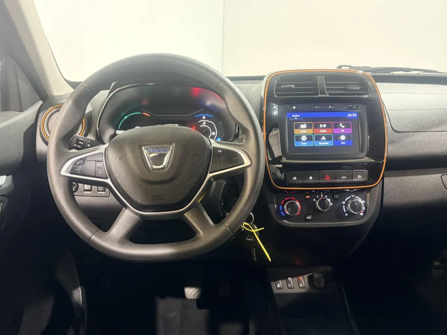 Dacia Spring Comfort Plus 27 kWh Automaat | 1e eigenaar | Navi | Bluetooth | Apple CarPlay/Android Auto | Lichtmetalen Velgen | Parkeersensoren | Airco | Elektrische Ramen |