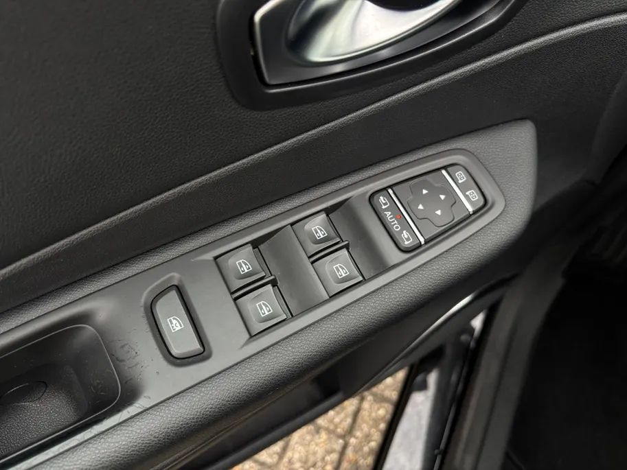 Renault Captur 0.9 TCe Edition One | Trekhaak | Stoelvw | Leder | Cruise | Camera | Navi |