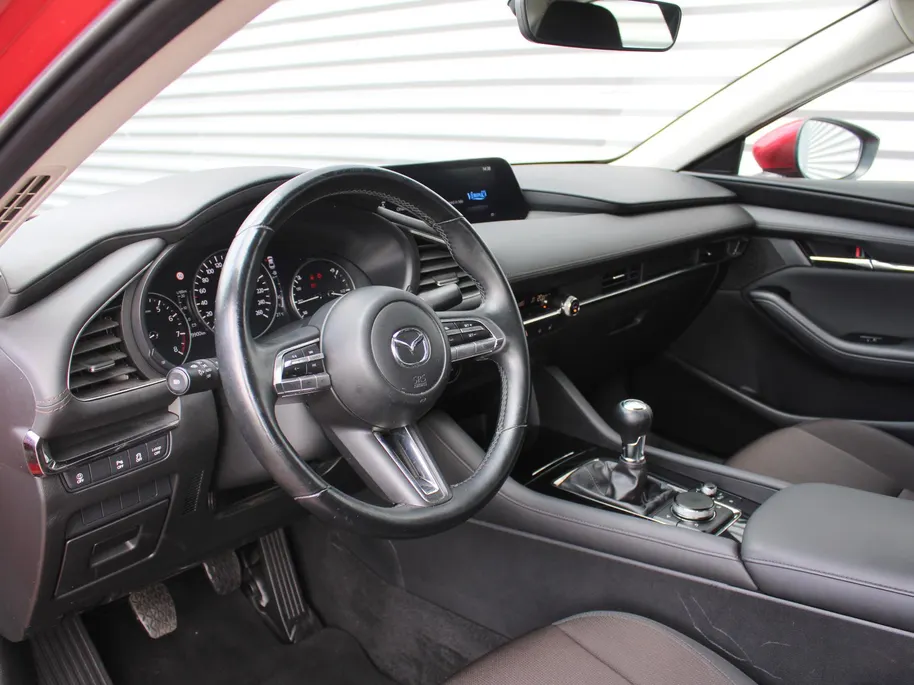 Mazda 3 2.0 e-SkyActiv-G M Hybrid 122 Comfort | Stuur-/stoelverwarming | Camera | Cruise adapt. | Clima | 16' LM | HUD | LED | Dodehoek detectie |