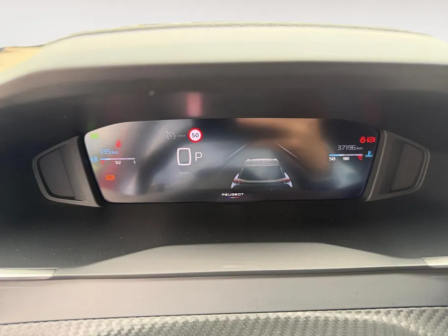 Peugeot 2008 1.2 PureTech 130 Allure | Automaat | Parkeersensoren voor en achter | Acteruitrijcamera | Apple carplay & Android auto | Cruise control | Navigatie | Trekhaak | Bovag garantie |