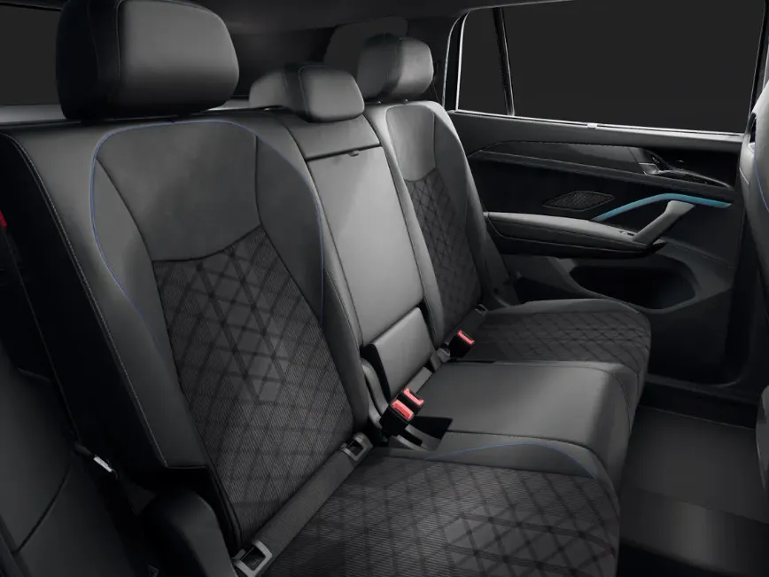 Volkswagen Tayron R-Line Edition 1.5 eHybrid 272 PK 6 versn. DSG · Black Style Pakket · Panoramaschuif-kanteldak · Travel Pakket · Trekhaak inklapbaar, met elektrische ontgrendeling, incl. aanhangermanoeuvreerhulp Trailer Assist ·