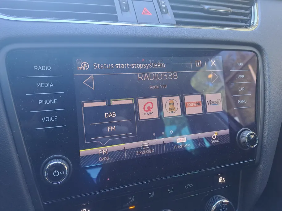 Škoda Octavia Combi 1.0 TSI Greentech Business Edition | Navigatie | Cruise Control | LM Velgen  | Apple Carplay/Android Auto | Parkeersensor achter | DAB