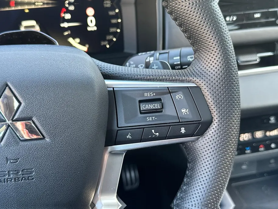 Mitsubishi Outlander 2.4 PHEV Instyle Leer | Electrische stoelverstelling met geheugen | Trekhaak afneembaar | Head-up display | Open dak panorama | 230Volt aansluiting in kofferruimte