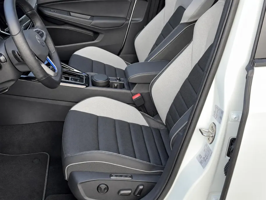 Volkswagen Golf 1.5 272pk DSG eHybrid GTE · Panoramadak · Leder · Trekhaak · Stoelventilatie · Camera · Elek. Voorstoel · Garantie t/m 21-09-2030 of 100.000km