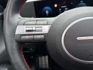 Hyundai Kona 1.6 GDI HEV N Line Sky | Schuif-/kantel dak | 360 camera | Apple Carplay/ Android Auto | Stoelverwarming voor & achter | Stoelventilatie |  Navigatie |