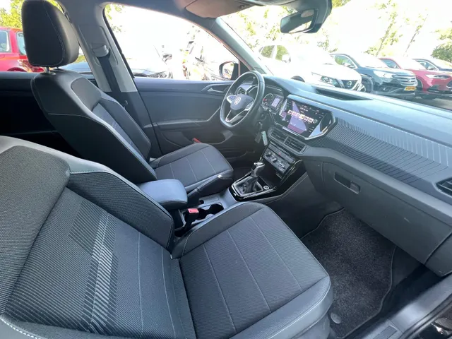 Volkswagen T-Cross 1.0 TSI Life AUTOMAAT | APPLE CARPLAY / ANDROID AUTO | 17 INCH | ADAPTIVE CRUISE CONTROL | ALL SEASON BANDEN | 7 DSG | NED. AUTO |