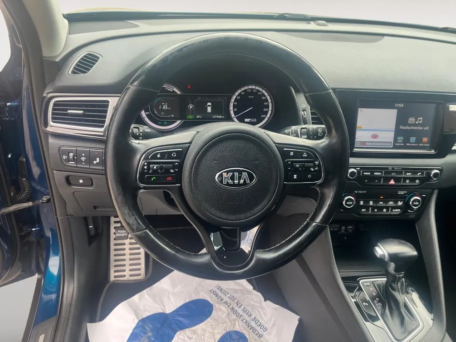 Kia Niro 1.6 GDi Hybrid ExecutiveLine | Compleet dealer onderhouden! | Elektrisch verstelbare stoelen incl. geheugenfunctie | Stoelverwarming- en koeling | JBL geluidsinstallatie | Dodehoekassistentie | Achteruitrijcamera | Navi | Climate control