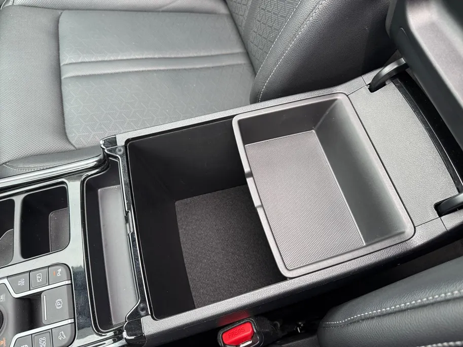 Kia Sorento 1.6 T-GDI Plug-in Hybrid 4WD Edition 7p. | Dealer onderhouden | Trekhaak | Apple Carplay / Android Auto | Navigatiesysteem | Elektrisch Schuif / Kanteldak | Head-up Display |  Elektrisch Verstelbare Voorstoelen | Bestuurdersstoel Met geheugen | Stoelverwa