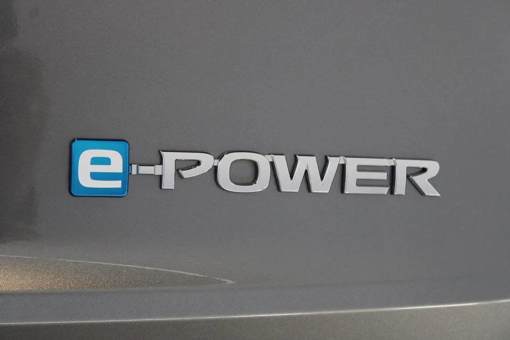 Nissan X-Trail 1.5 e-Power Tekna Plus | Naviagtie| 360grd camera| Pdc voor en achter| Climate controle 3 zones| Stoel-, stuur- en voorruit verwarming| Lederen bekleding| 19inch Wielen| Stoel geheugen|