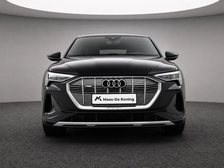 Audi e-tron 55 quattro 95 kWh 408pk S Edition · SOH 96,8% · Camera · Luchtvering · Afneembare Trekhaak · Head-Up Display · Elek. Achterklep · Stoelverwarming · 20'Velgen ·