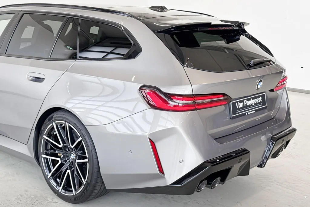 BMW M5 Touring M Drive Professional
