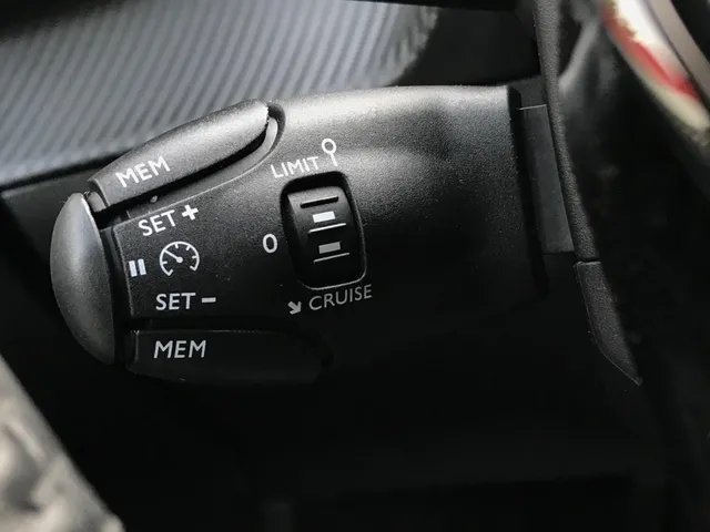 Peugeot 208 Allure PureTech 100pk