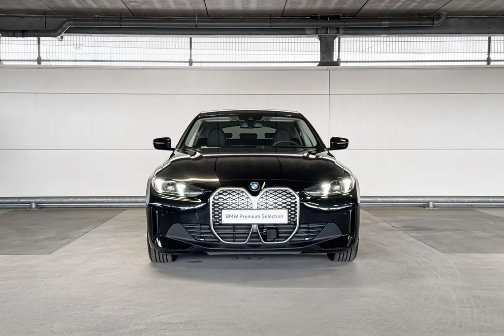BMW i4 eDrive35 70 kWh