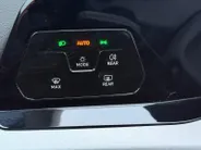 Volkswagen Golf 1.0 eTSI Life Business *Automaat*Navigatie*Parkeersensoren*LM.Velgen*IN ZEER NETTE STAAT!
