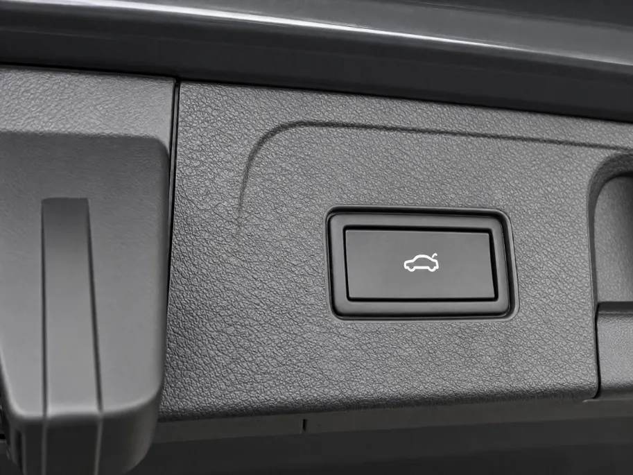 Volkswagen Passat Variant 1.4 TSI 218pk PHEV GTE Business · Apple/Android Car Play · Camera · Wegklapbare Trekhaak · Stoelverwarming · Elek. Achterklep · 18'' Inch ·