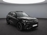 Volkswagen Tiguan 1.5 272pk DSG eHybrid R-Line Edition · Panoramadak · 360 Camera · Wegklapbare Trekhaak · Head-Up · Massage · 20'' Inch · Garantie t/m 22-06-2030 of 100.000km