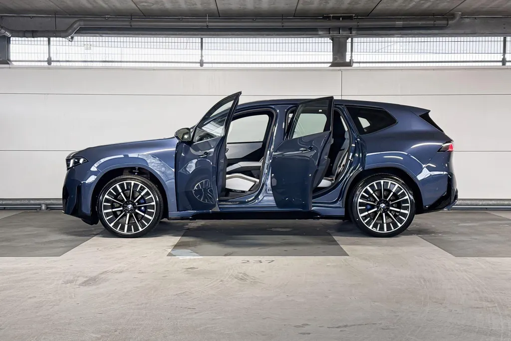 BMW iX3 50 xDrive 113 kWh