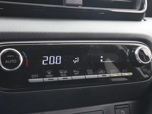 Toyota Yaris 1.5 Hybrid 115 Dynamic | V+A Parkeersensoren | Stoel & Stuur Ver