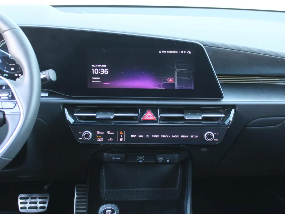 Kia Niro 1.6 GDi Hybrid ExecutiveLine | Camera | Leer | Schuifdak | Stoelverwarming+ventilatie | Elektr. stoelverstelling + achterklep | 18' LM | HUD |