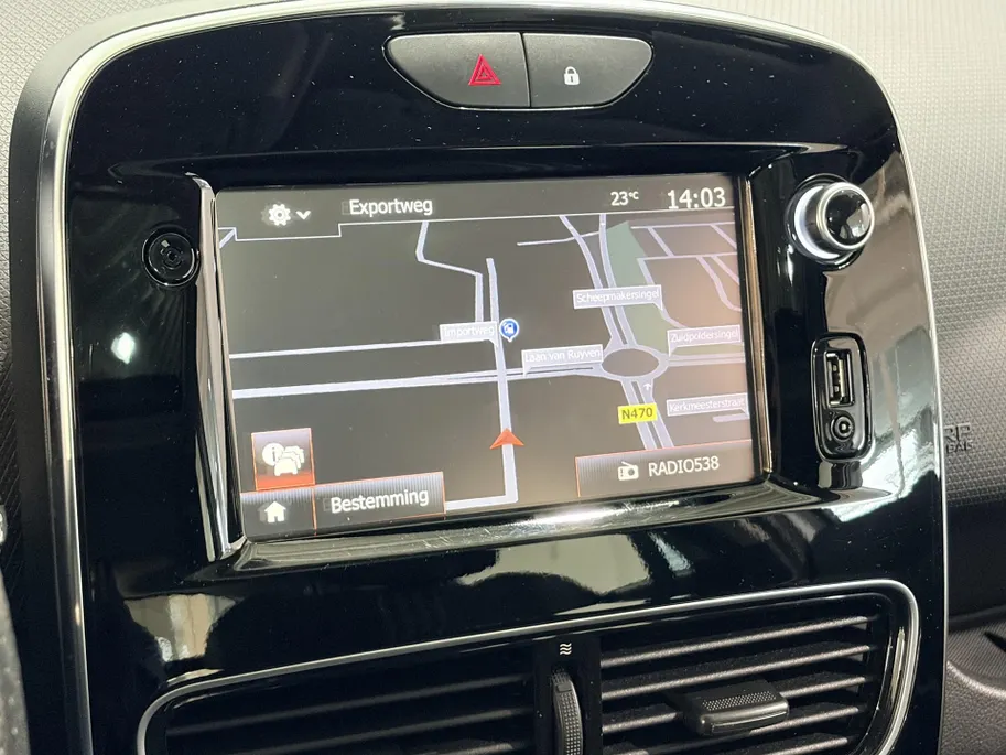 Renault Clio 90PK TCe GT-line | Lichtmetalen Velgen | Panoramadak | Parkeersensoren | Climate Control | Sportstoelen | Cruise Control | Full LED | Navi | Bluetooth | Armsteun | Keyless Entry |