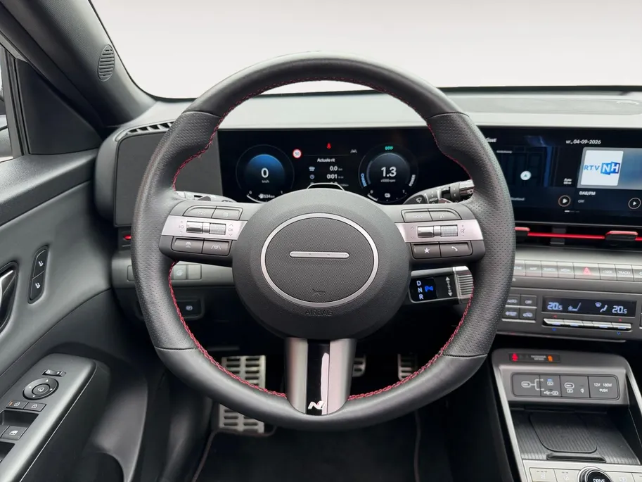 Hyundai Kona 1.6 GDI HEV N Line Sky | Schuif-/kantel dak | 360 camera | Apple Carplay/ Android Auto | Stoelverwarming voor & achter | Stoelventilatie |  Navigatie |