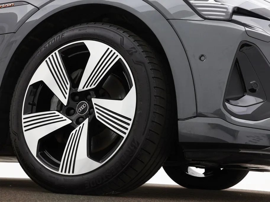 Audi e-tron 55 408pk Quattro S edition 95 kWh · SOH 95,6% · Panoramadak · 360 Camera · B&O Audio · Stoelverwarming · Luchtvering · 21'' Inch ·