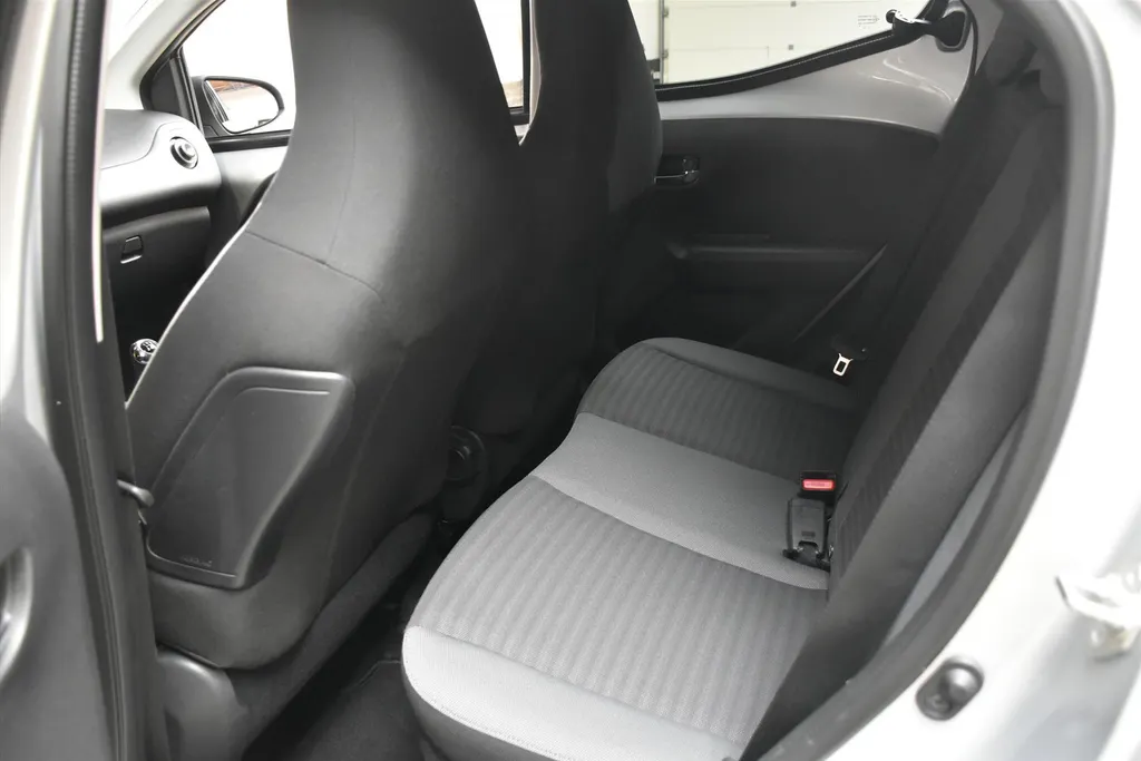 Toyota Aygo 1.0 VVT-i X First I Apple Carplay - Android Auto