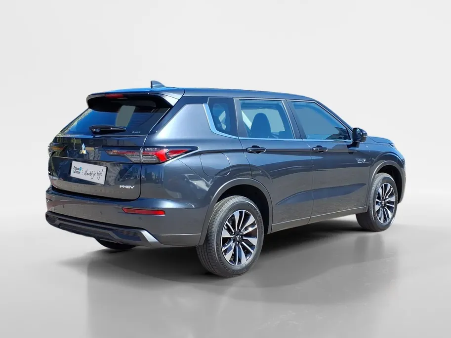 Mitsubishi Outlander 2.4 PHEV Pure | Showroomvoorraad model met 5.000 euro korting bij levering voor 30-6-2026  |Navigatie | Airco/ECC | L.M.Velgen | 8 jaar garantie.m25