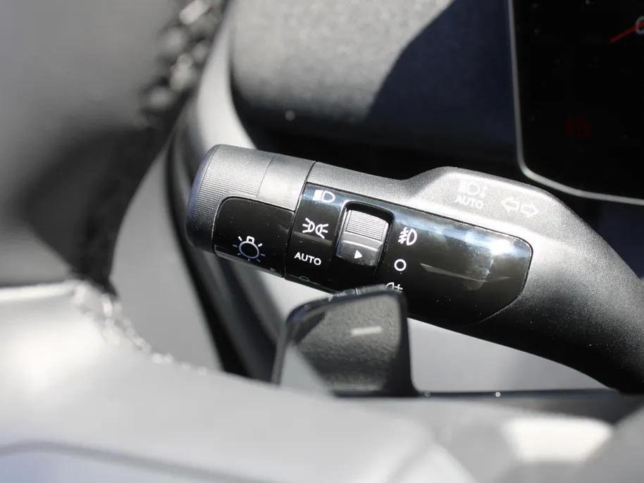 Kia Seltos Seltos 1.6 T-GDi DCT7 X-Line Demo Edition | Stuur-/stoelverwarming + ventilatie | 360 Camera | Leer | Elek. stoelverstelling | Inductielader | LED | 19" LM |