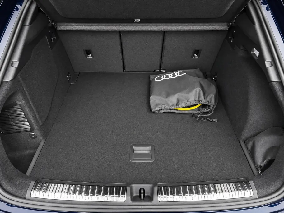 Audi Q3 Sportback 1.5 e-hybrid S edition · Tech Plus · Audi Phone box · 20' Velgen · Privacy glas
