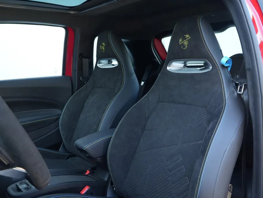Abarth 500e Turismo 42 kWh | Pano | JBL | Navi | LED | Carplay | Winter