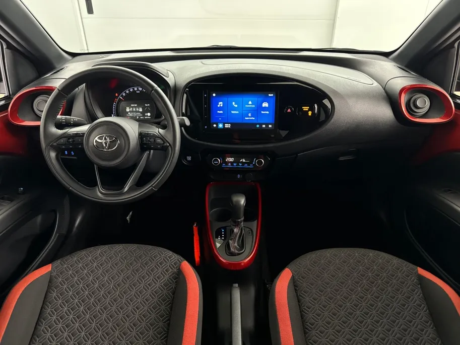 Toyota Aygo X 1.0 VVT-i S-CVT Pulse Plus Automaat | Keyless Entry | Parkeersensoren voor + achter | 17'' L.M. Velgen