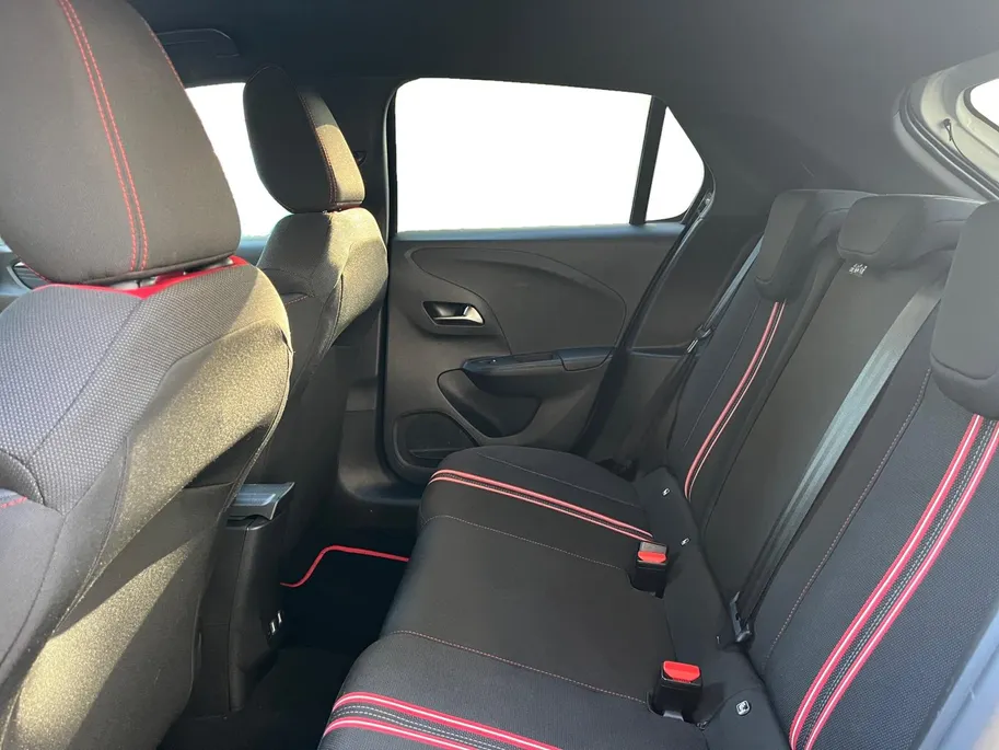 Opel Corsa 1.2 Edition | AUTOMAAT | Carplay | Stoelverwarming | Dodehoek detectie | Climate Control | Draadloze telefoonlader | Parkeercamera