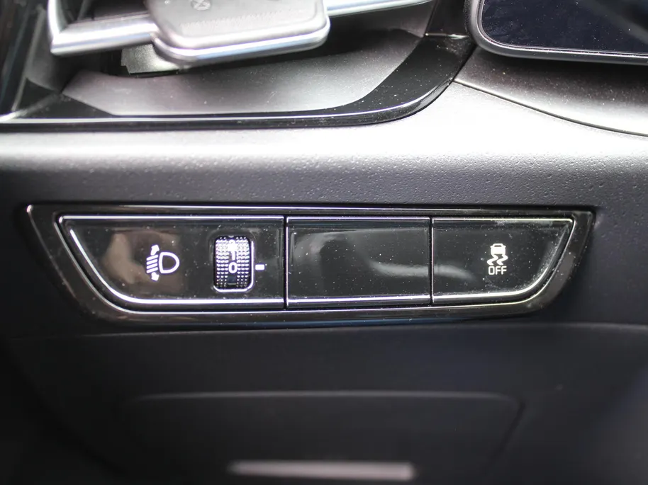 Kia Niro EV Edition Advanced 64.8 kWh | Stuur-/stoelverwarming | Elektr. stoelverstelling | Camera | Cruise adapt. | 17'LM | Clima | 17% bijtelling |