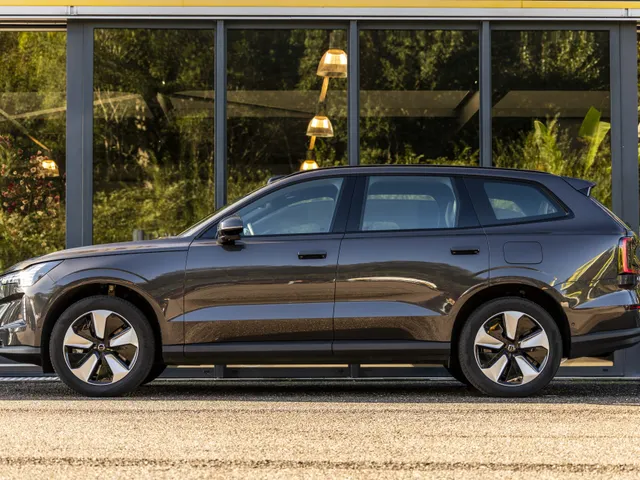 Volvo EX90 Single Motor Core 7p. 104 kWh | Panoramadak | Nieuwstaat | SOH 95% |