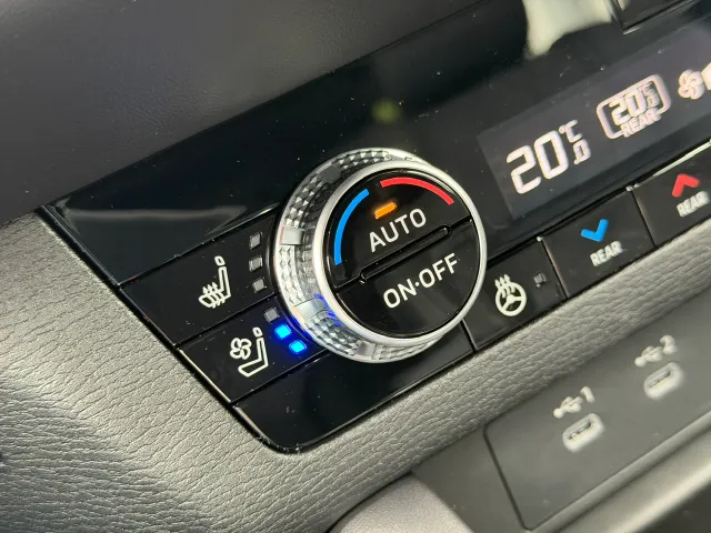 Mitsubishi Outlander 2.4 PHEV Black Edition | NIEUW | Leder | Panoramdak | App Connect | Keyless | Head-Up
